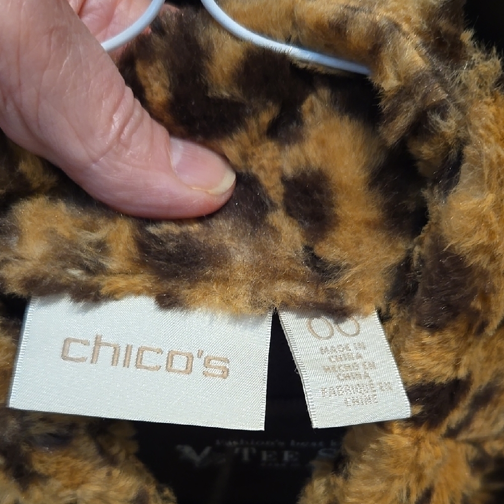 Chico's Leopard Print Vest - W/Long Sleeved Tee Shirt - Picture 2 of 3